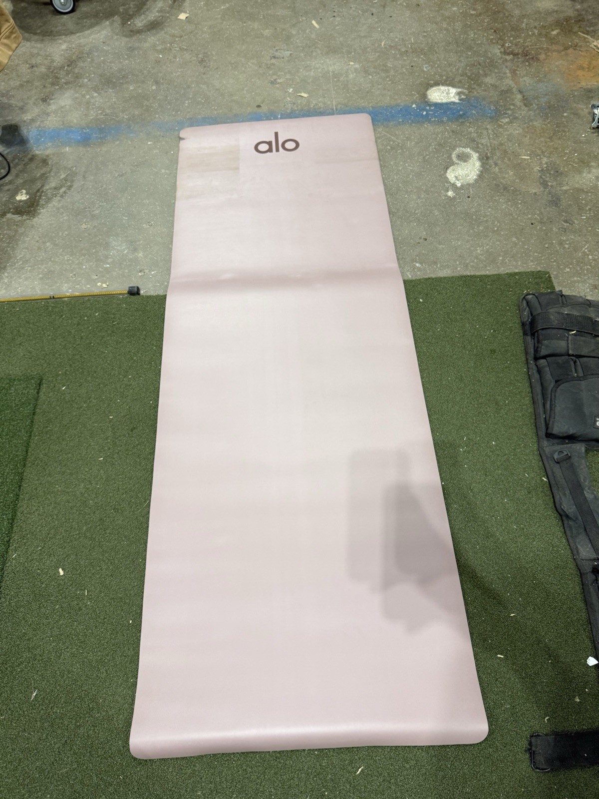 Alo Yoga Warrior Yoga Mat – Smoky Quartz