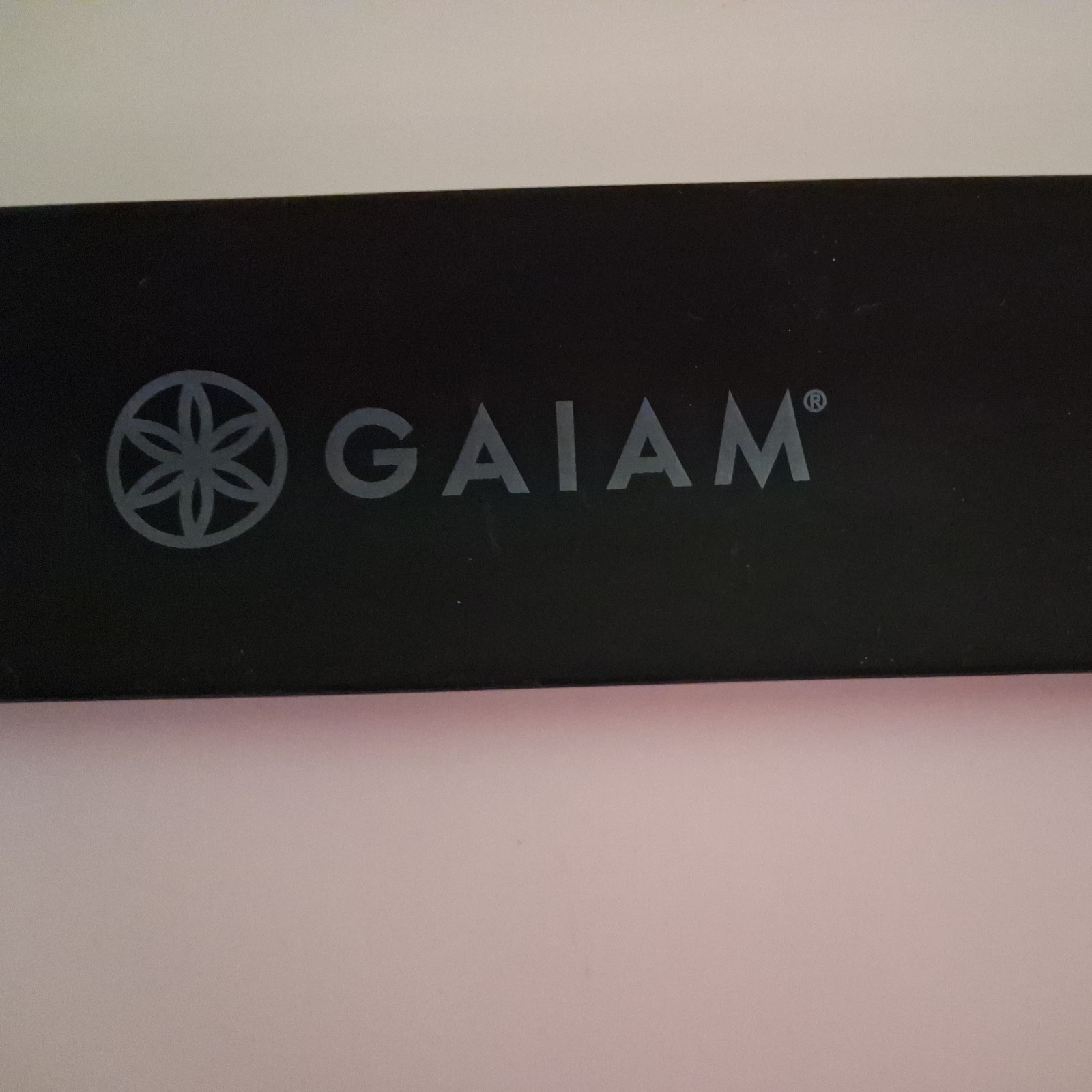 Gaiam Yoga Mat Strap Slap Band Roll Secure Clasp Fit Most Travel 20×1.5&Prime; Black