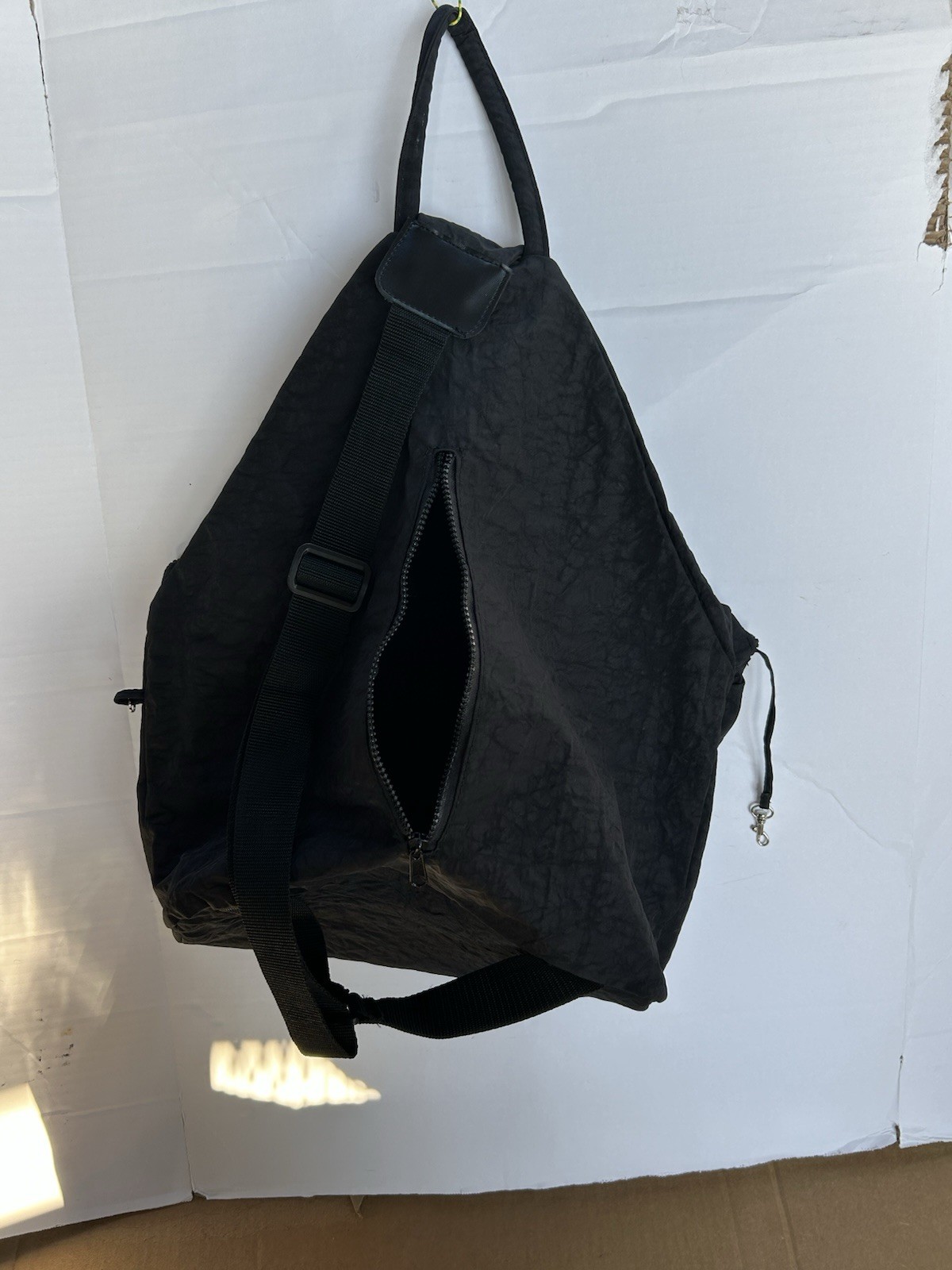 Gaiam Yoga Knapsack Single Strap Backpack Tote Bag Black Pockets Crossbody T95