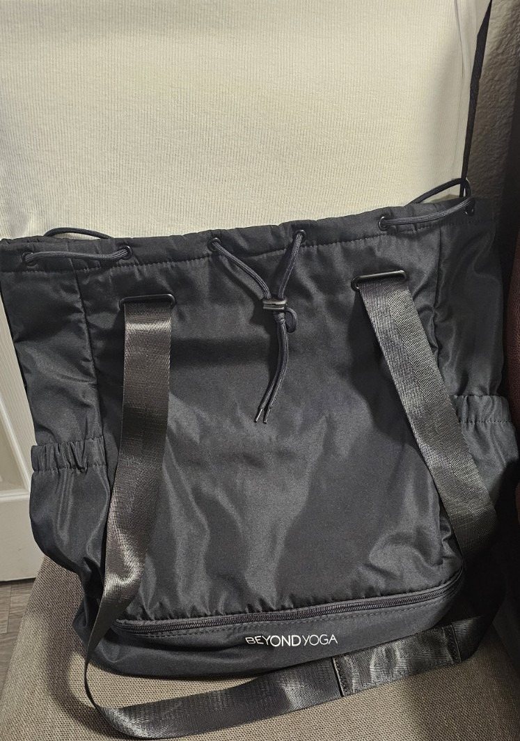 Beyond Yoga Black Synthetic Mat Bag, Drawstring & Zip Closure, 2 Pockets