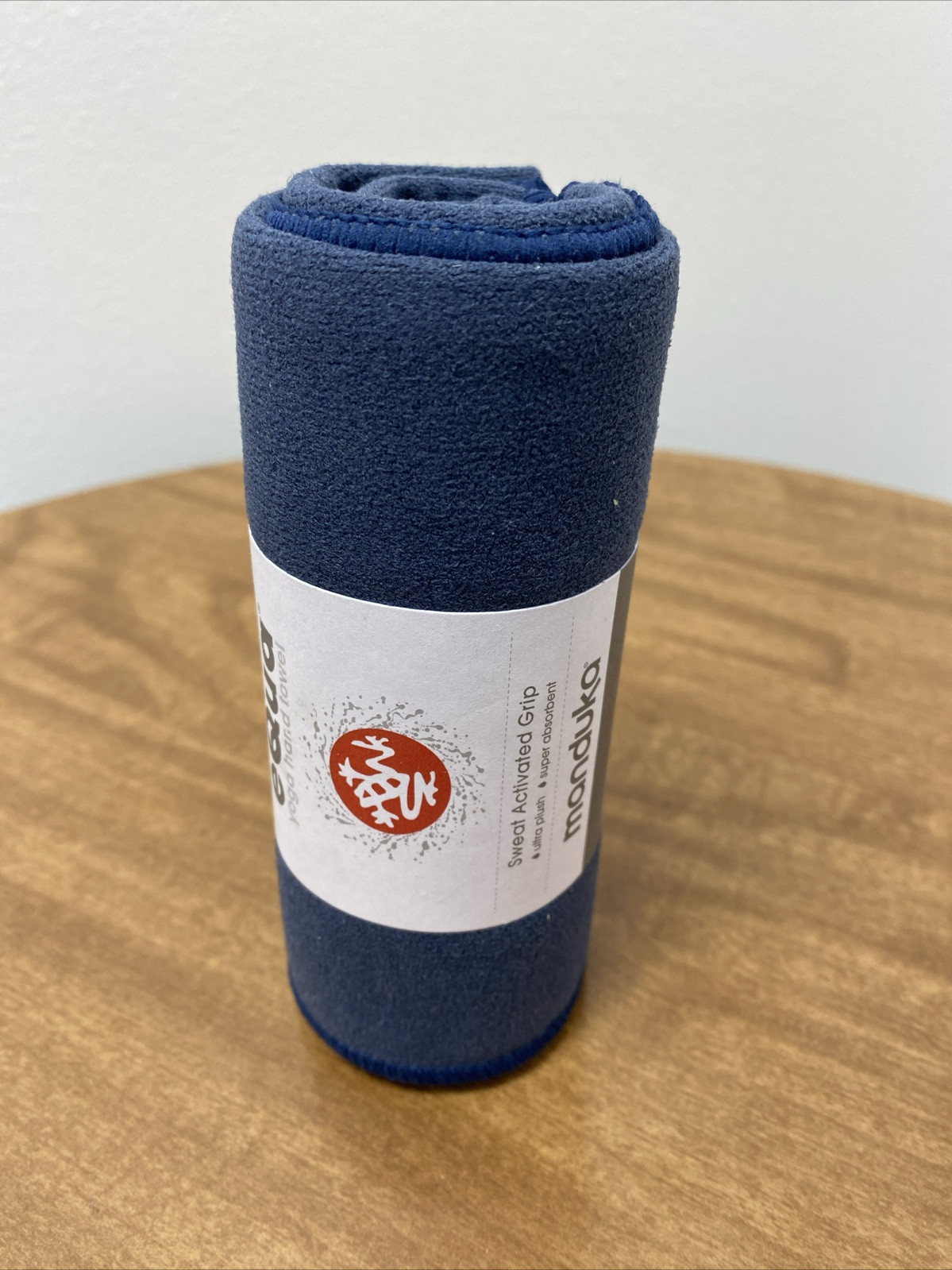 Manduka eQua Yoga Hand Towel – Brand New 16” x 26.5” Sweat Activated Grip