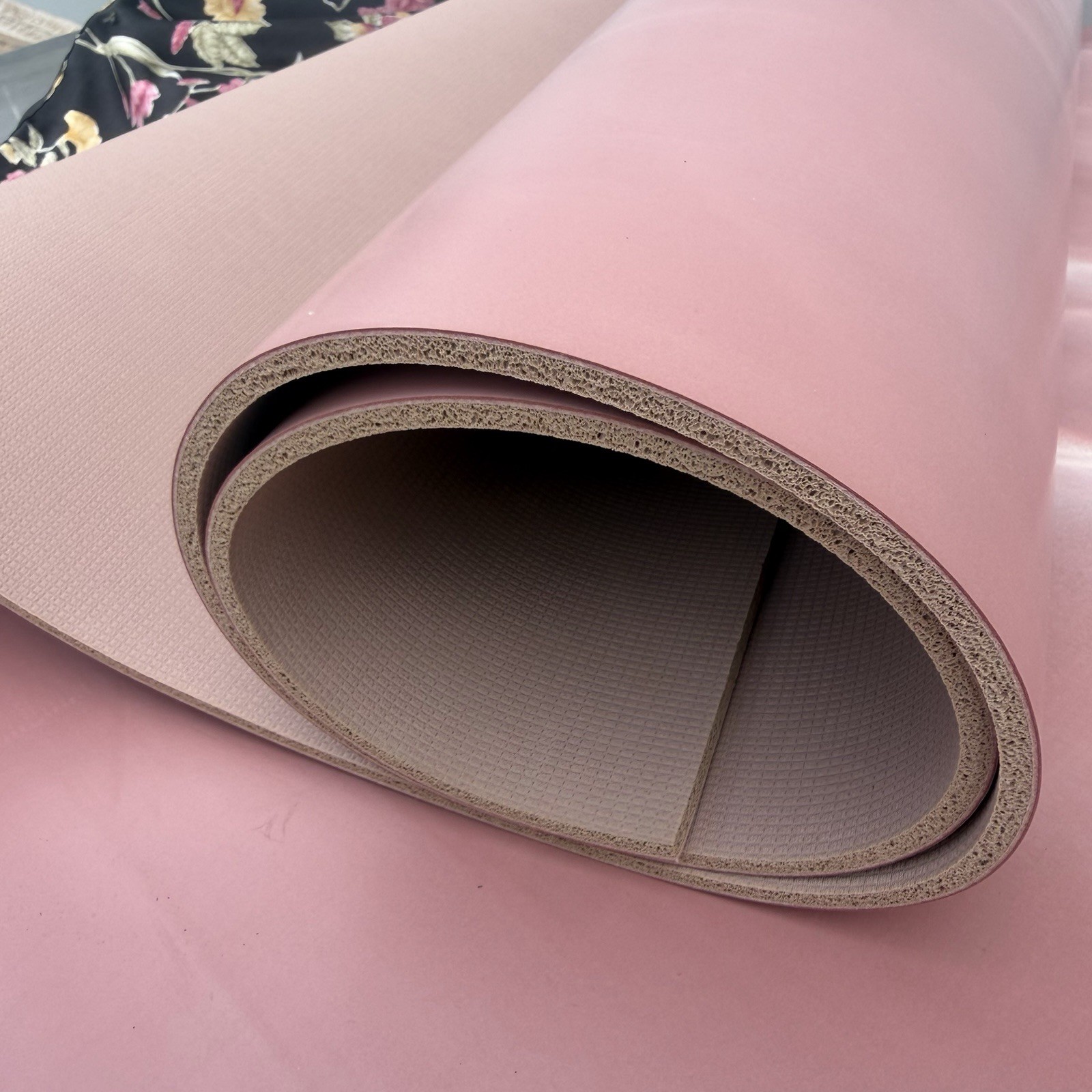 Lululemon Red Marble Non-Slip Yoga Mat 26” X 71” with Floral Carry Bag