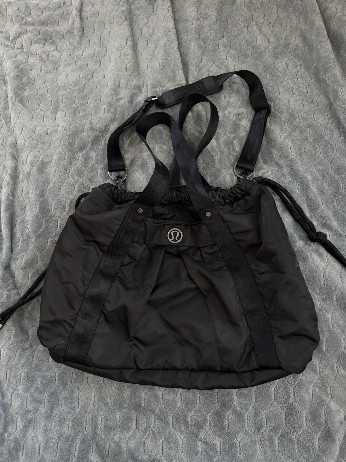 Black Lululemon Yoga Bag with Adjustable Straps Good Condition