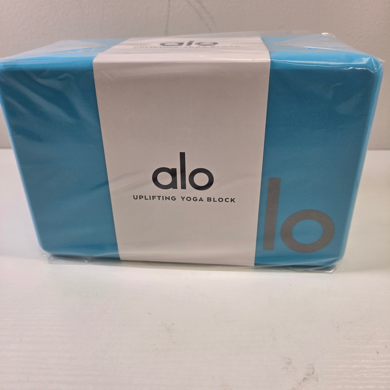 Alo Yoga Uplifting Yoga Block Bright Aqua Silver Logo A0084U NEW