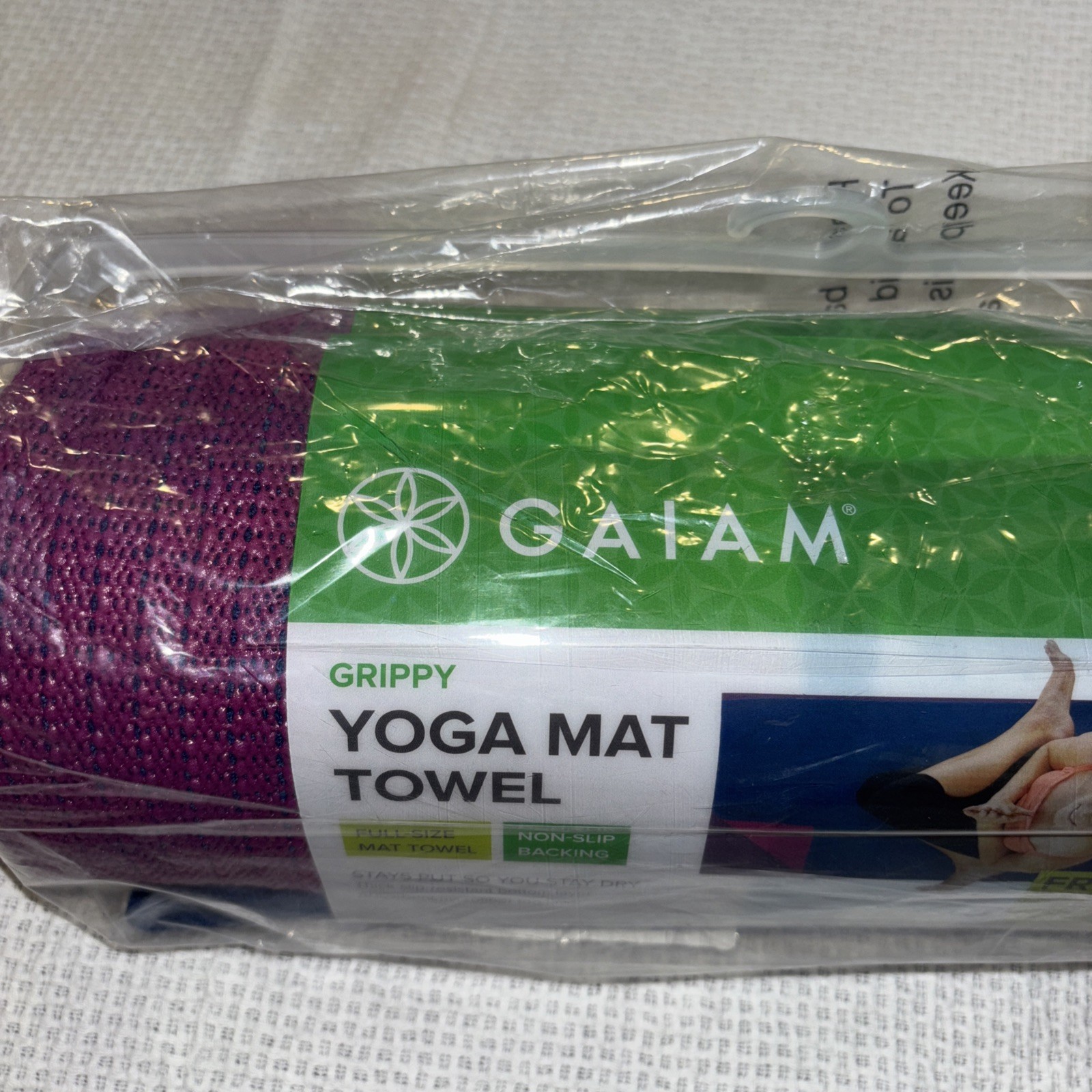 GAIAM Grippy Yoga Mat Towel NEW Full Size Mat Towel Non- Slipping Backing