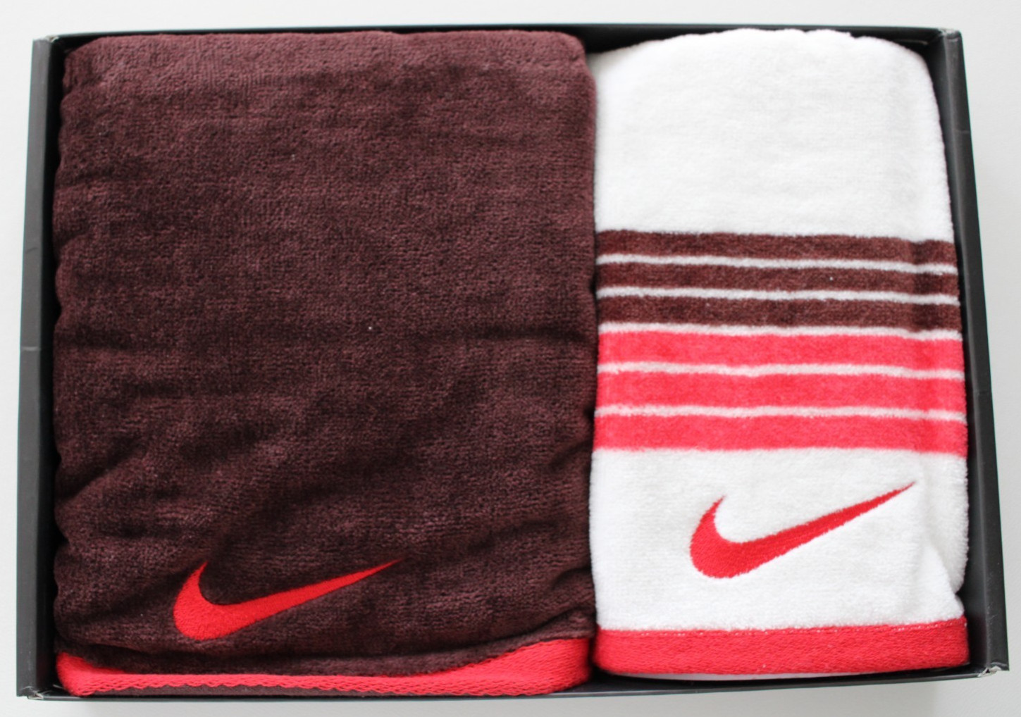 Nike Women&rsquo;s Sport Towel Set Deep Burgundy/White/Sport Red Small