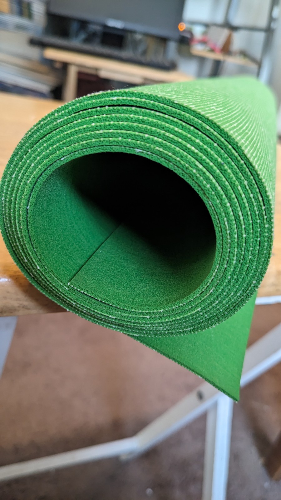 MANDUKA eKO Superlite Yoga Mat for Travel – 71&Prime; x 24&Prime; 1.5 Mm Leaf Green