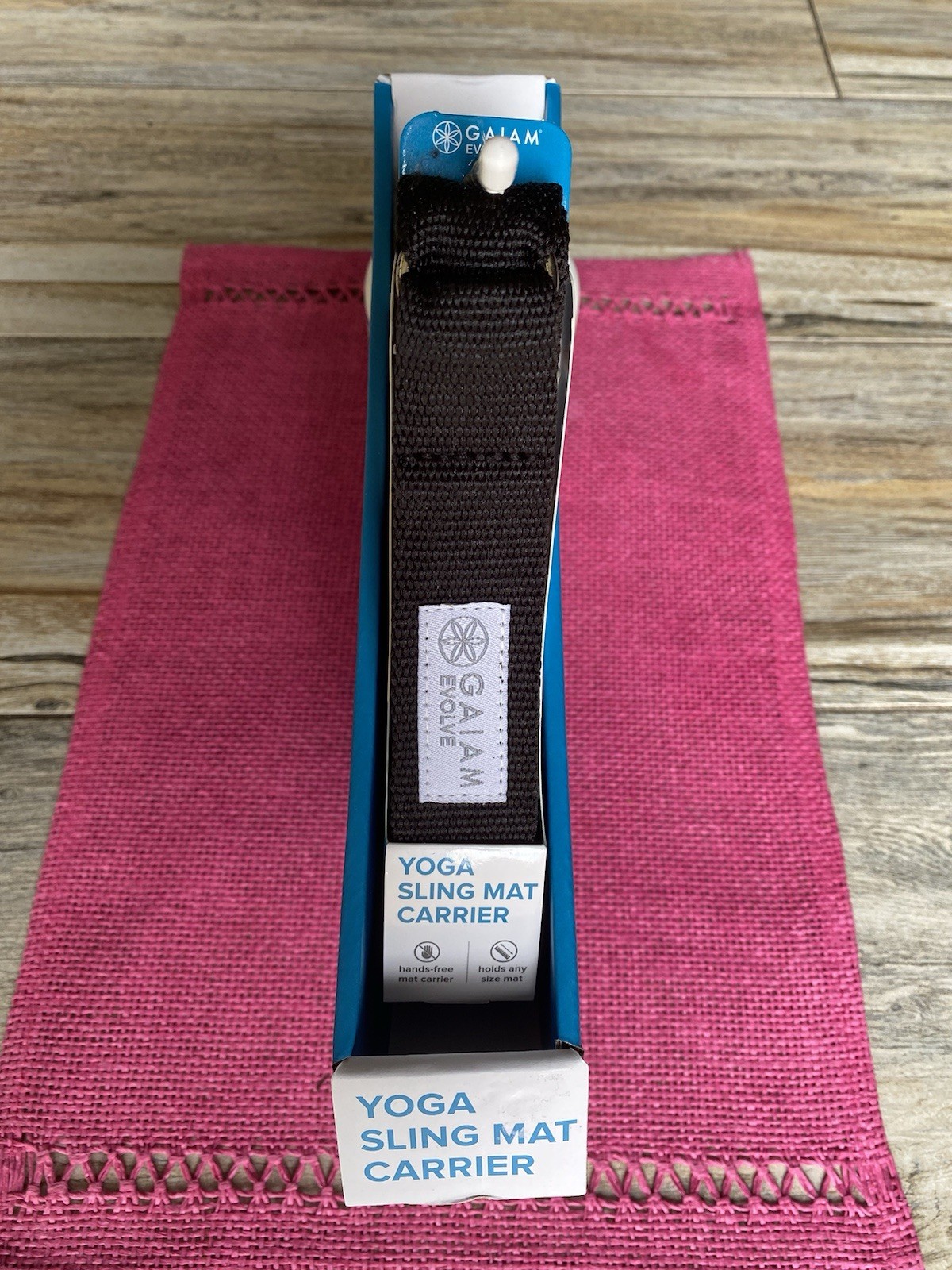 GAIAM EVOLVE=YOGA SLING MAT CARRIER= 1 PIECE = HANDS FREE=BLACK=AS PICTURED