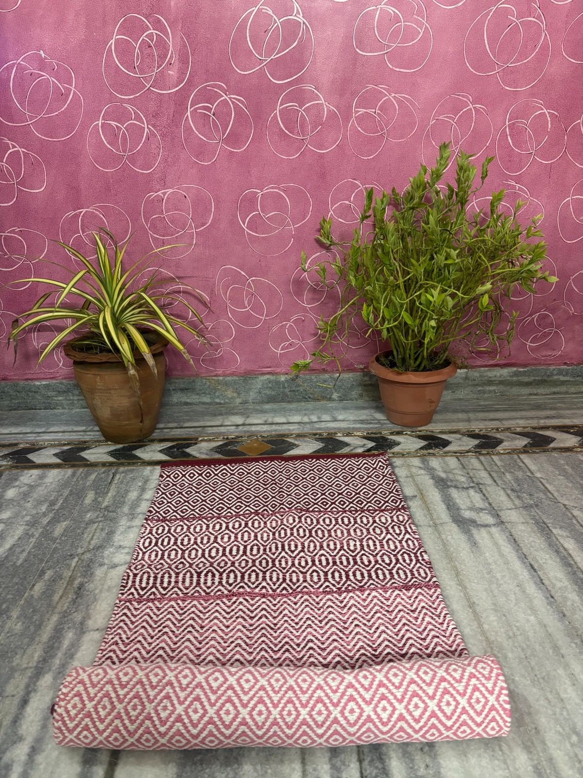 Red White Geometric Yoga Mat Handwoven Cotton Non Slip Exercise Mat