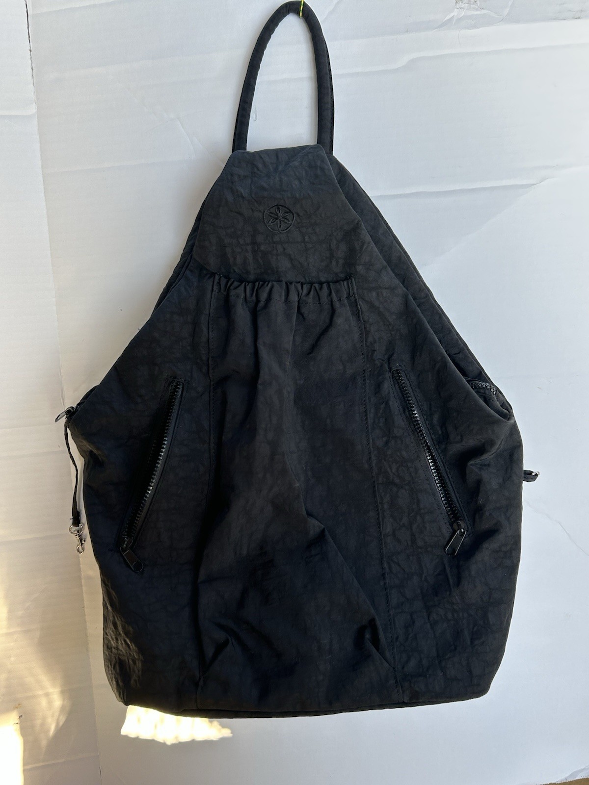 Gaiam Yoga Knapsack Single Strap Backpack Tote Bag Black Pockets Crossbody T95
