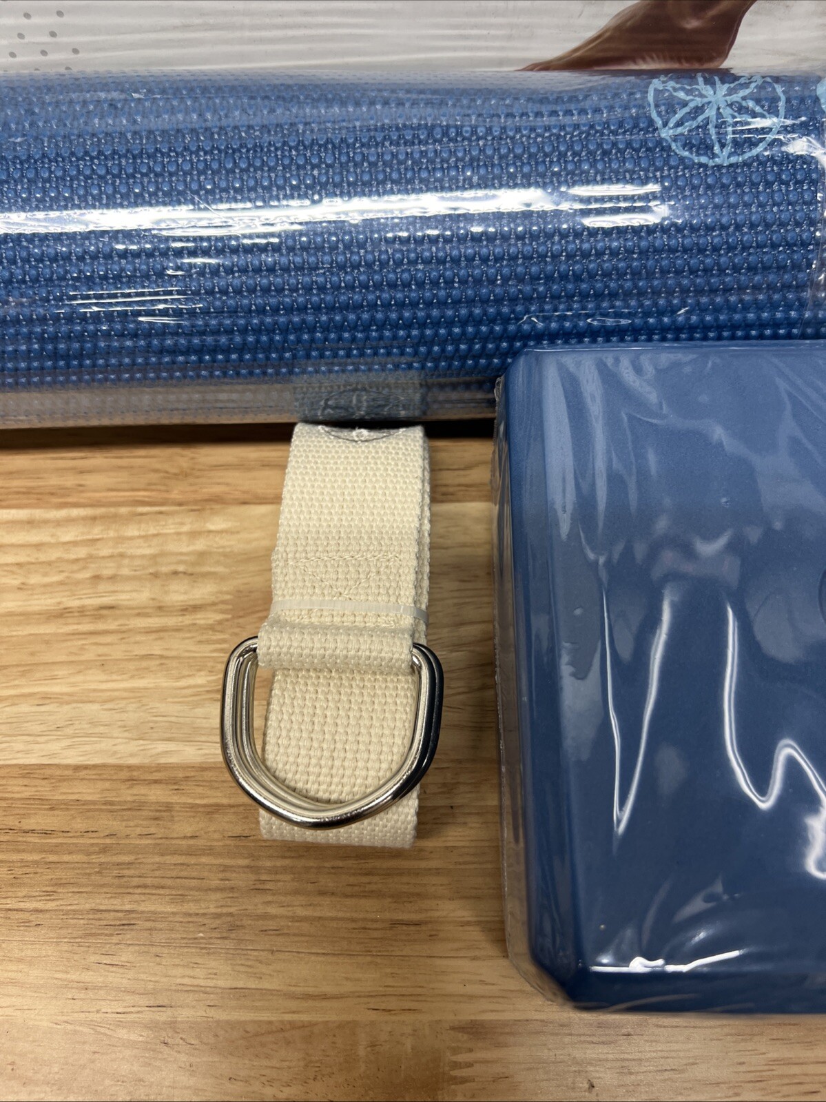 GAIAM 4mm Beginners Yoga Kit Navy Blue 6Ft Strap, Yoga Bricks