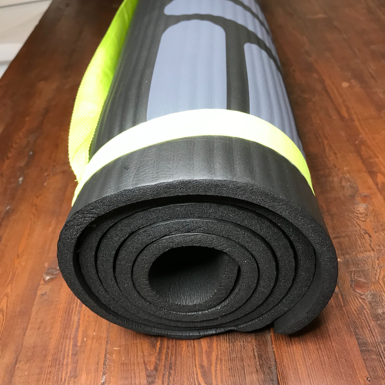 FILA Yoga Mat Sling Carrying Handle Fitness Foam Stretching Pad 3/8&Prime; Thick 10mm