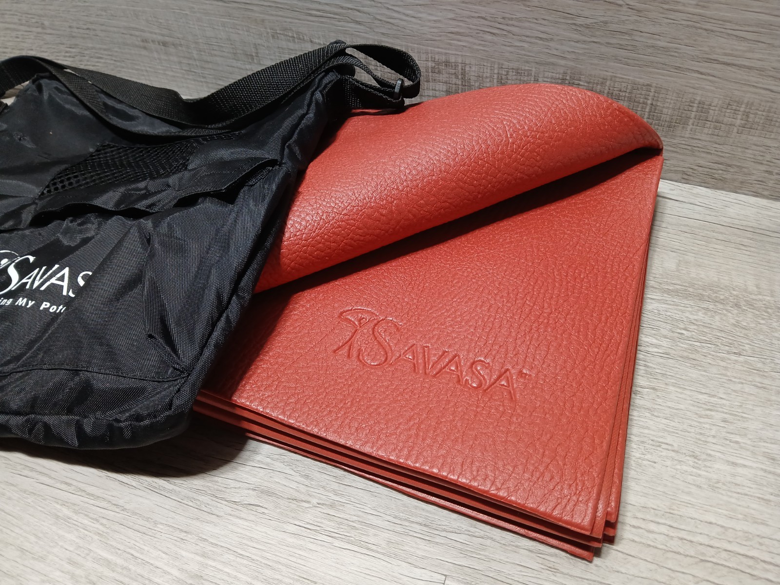 Savasa Foldable Red 68&Prime;x24&Prime; Premium Soft Cushioned Yoga Matt With Carrying Bag