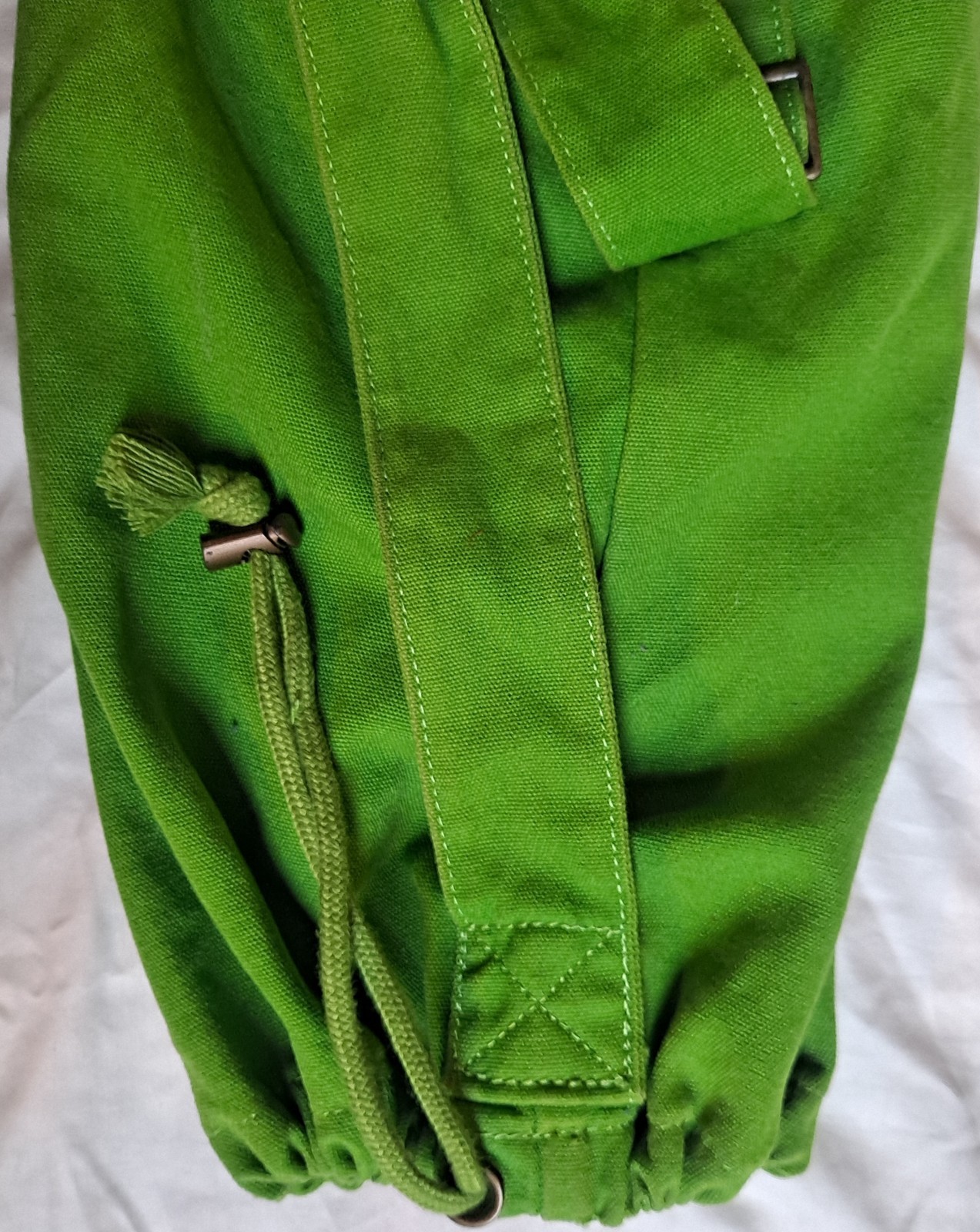 GAIAM Yoga Mat Bag Green Embroidered Design 11&Prime; X 25&Prime; Drawstring Zip Pocket