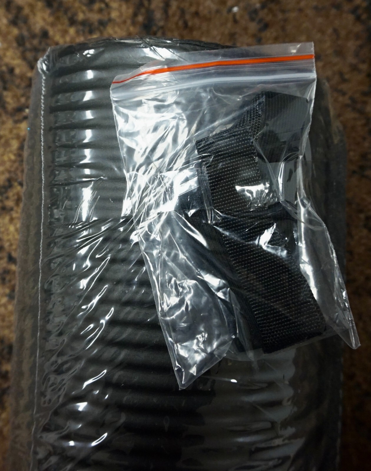 AMAZON BASICS 1/2&Prime; THICK EXERCISE YOGA MAT W/ CARRYING STRAP BLACK NEW!!!